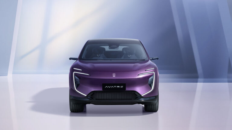 AVATR07 EXTERIOR FRONTVIEW