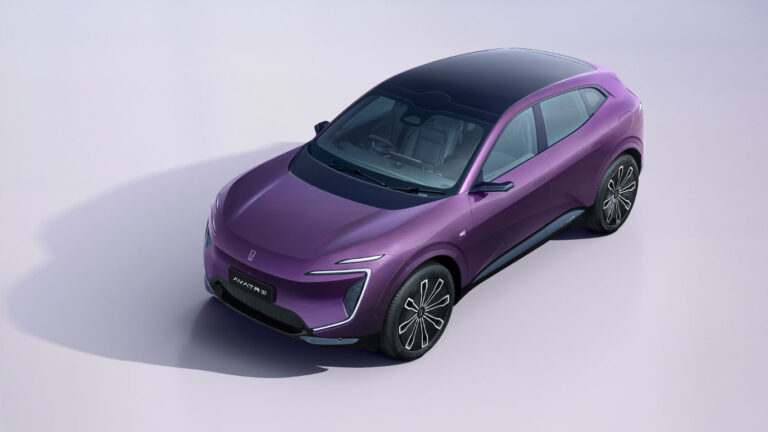 AVATR07 EXTERIOR TOPFRONTVIEW